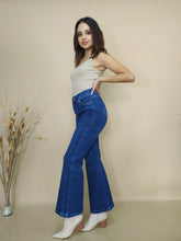 Cargar imagen en el visor de la galería, PANT. FLARE JEANS CRUZ - CÓDIGO: 23723  OP:1862
