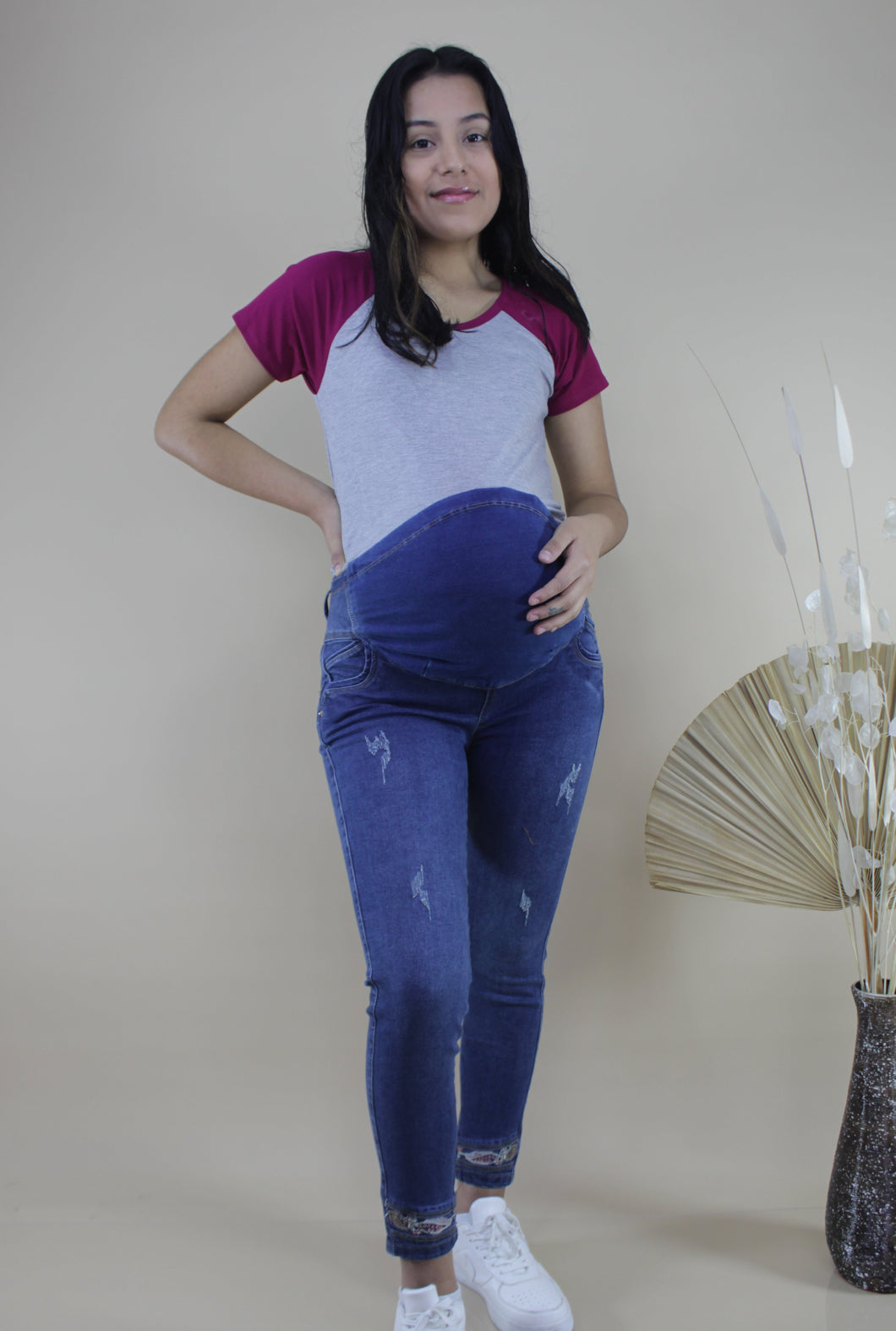 PANTALÓN JEAN MATERNIDAD CON BORDADO