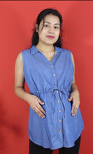 Cargar imagen en el visor de la galería, BLUSA MANGA CERO CUELLO CAMISERO
