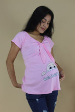 Cargar imagen en el visor de la galería, Polo maternidad con estampado bebé
